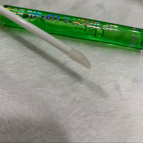 Purple 2 in 1 Lollipop Lip Balm and Lip Gloss Oil Temperature Color Changing NIB - Picture 10 of 11